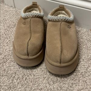 Ugg Tazz Sand/Blue Suede platform slippers SZ: 10